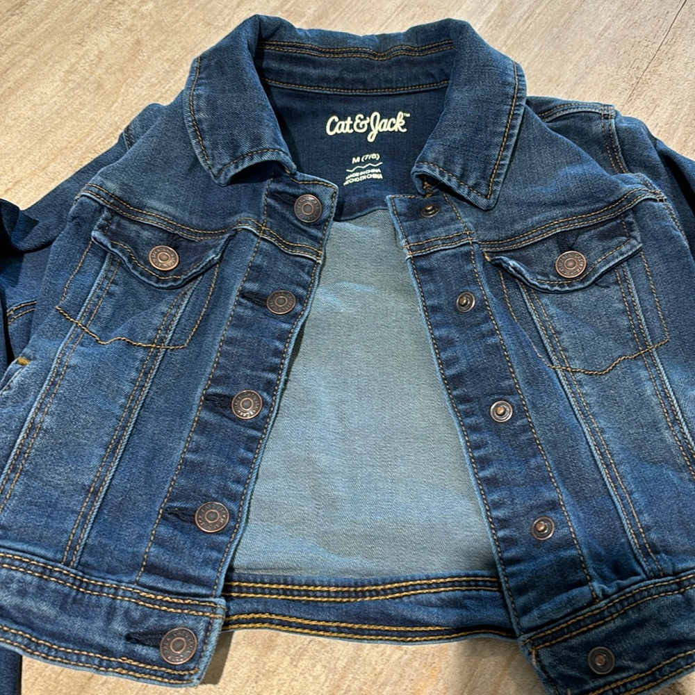 Kids & Girls Cat And Jack cropped jean jacket. Size 7/8 - Picture 2 of 5